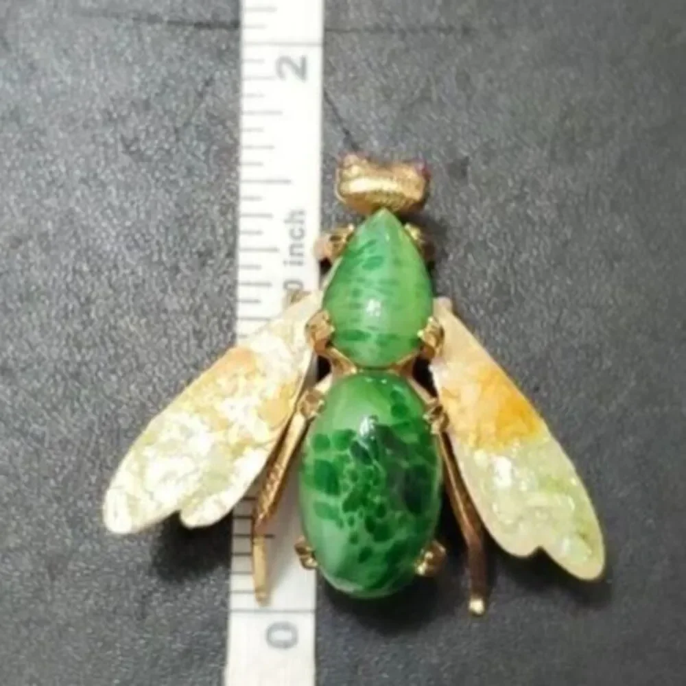 Vintage gold tone fly brooch green